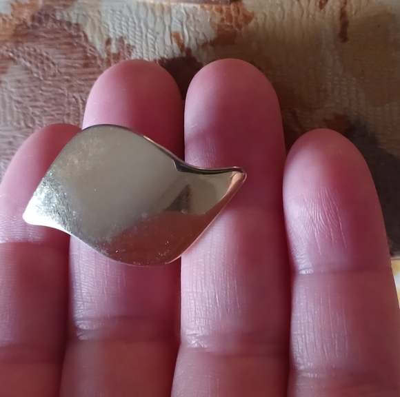 Jewelry - Vintage Gold Screw Back Earrings